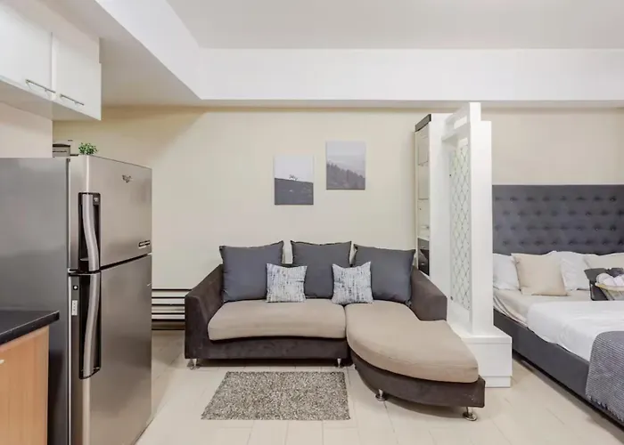 Classy Venice Grand Balcony Pet Friendly, Wifi & Pool Manila