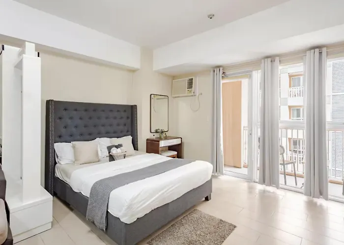 Classy Venice Grand Balcony Pet Friendly, Wifi & Pool 3* Manila