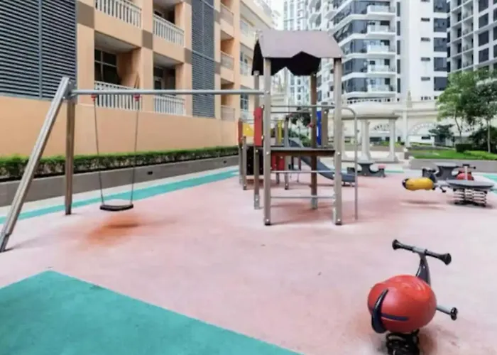 Classy Venice Grand Balcony Pet Friendly, Wifi & Pool 3* Manila