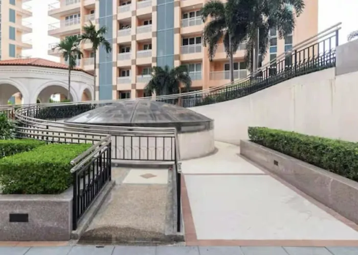 Classy Venice Grand Balcony Pet Friendly, Wifi & Pool Aparthotel Manila