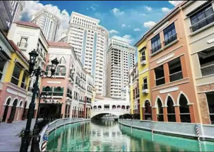 Classy Venice Grand Balcony Pet Friendly, Wifi & Pool Manila